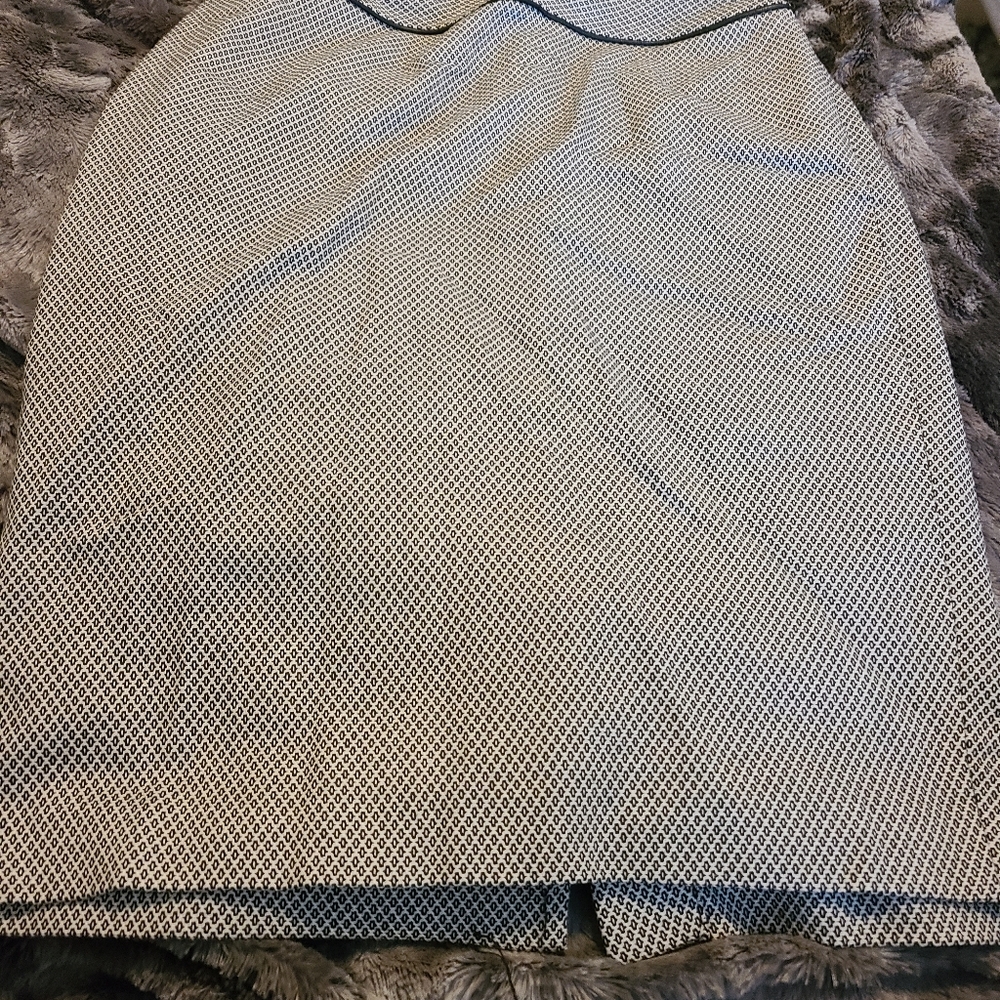 Houndstooth pencil skirt